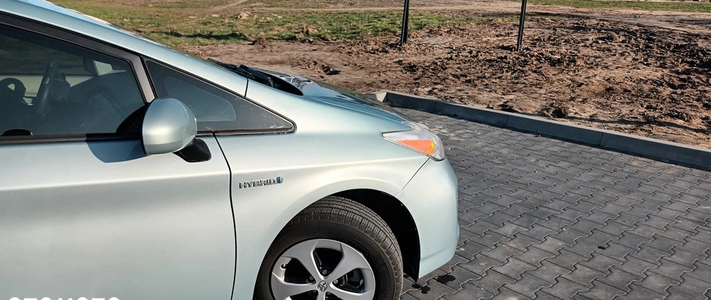 Toyota Prius cena 49900 przebieg: 185000, rok produkcji 2015 z Warszawa małe 742